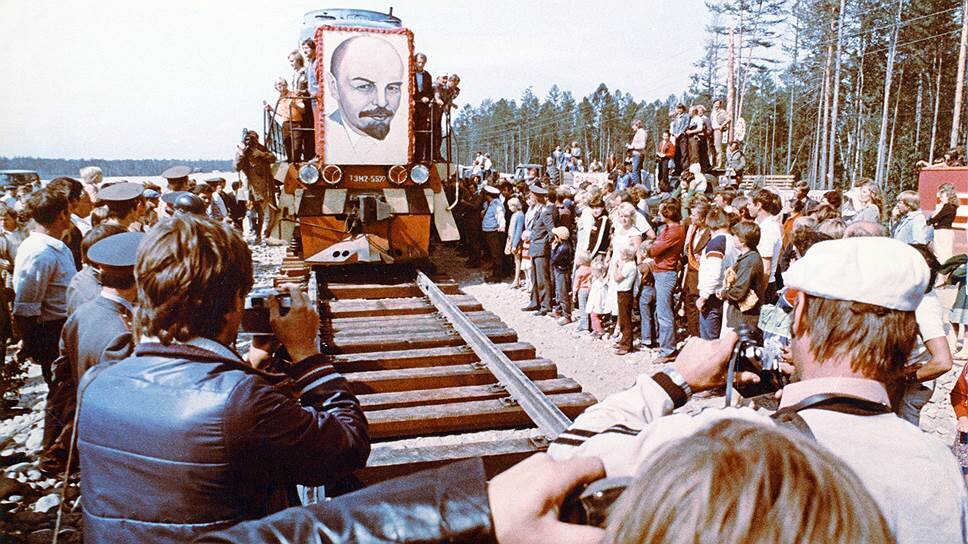 Так встречали и праздновали прибытие первого поезда по рельсам БАМа. Фото из архива
