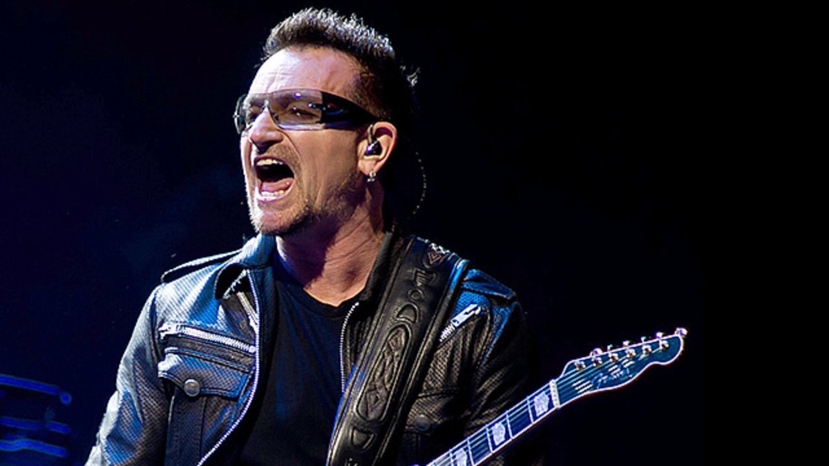 Имя рок певца. Боно u2. U2 вокалист. Солист u2 Боно 2022. Пол Дэ́вид Хью́сон