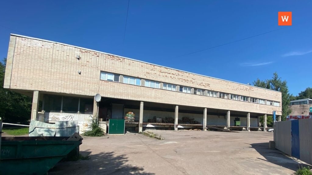обратная сторона Дома торговли — благотворительность «Дома милосердия»