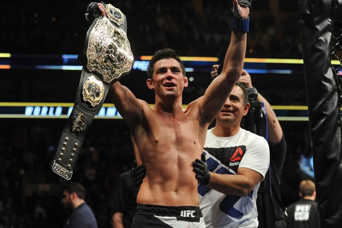 Доминик Круз дважды выигрывал пояс WEC/UFC, и в общей сложности 5 раз его защитил