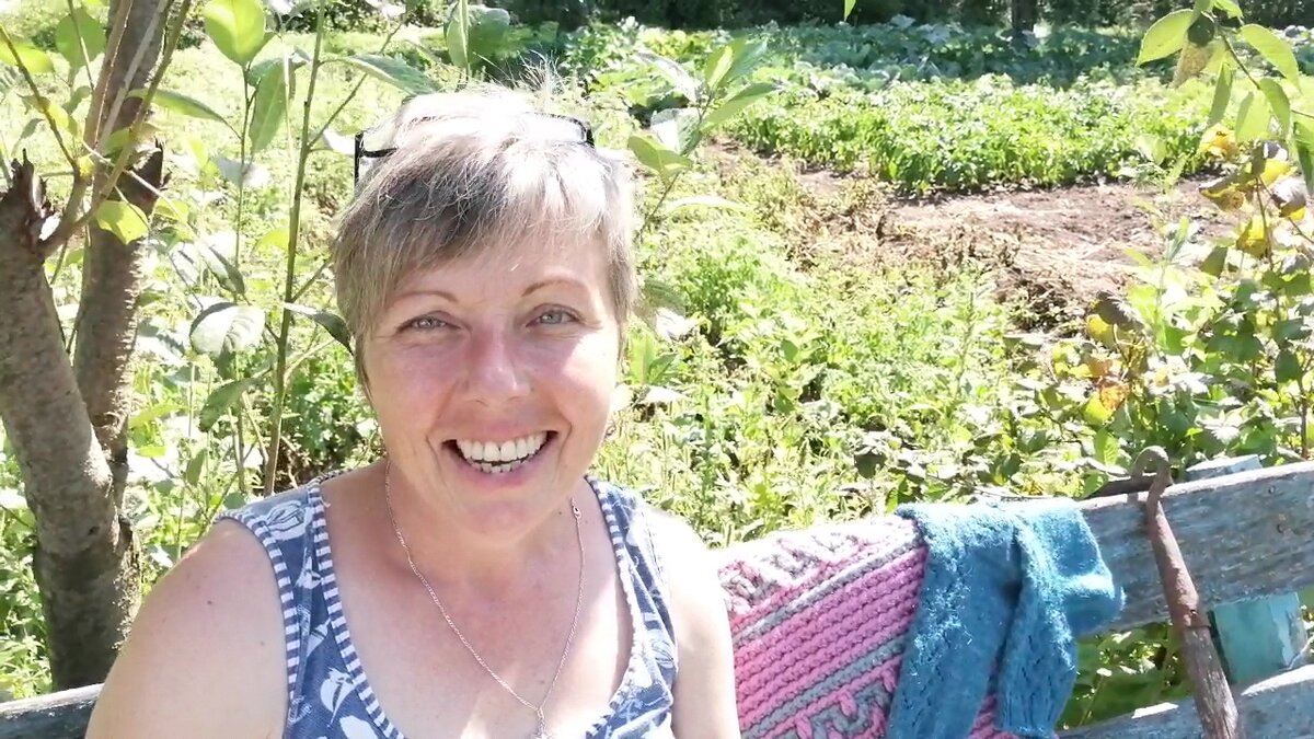 Дубль два.... Муж поддоны таскает, а у меня мысли сбиваются, жалко его, ему же тяжко, а я помочь не могу ничем... 