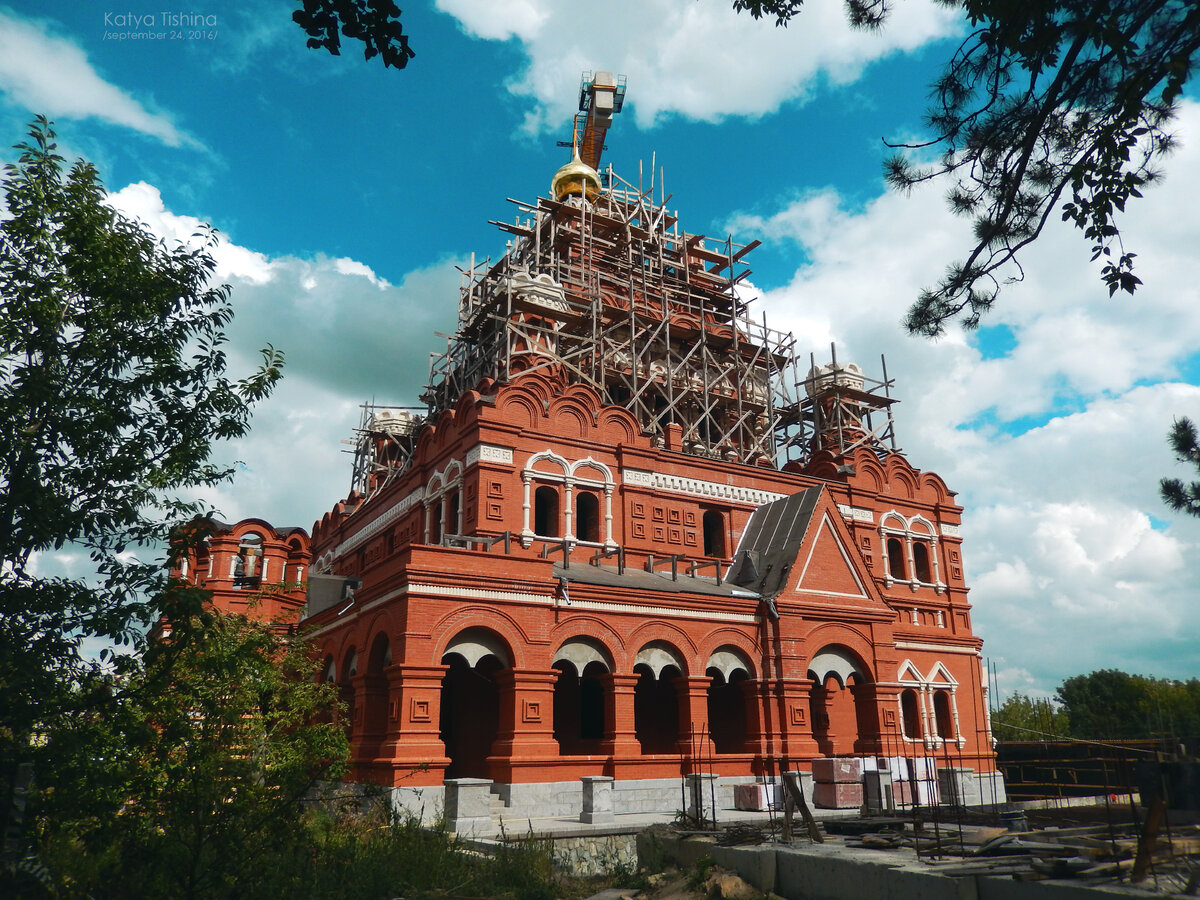 Собор в честь Живоначальной Троицы в момент восстановления.