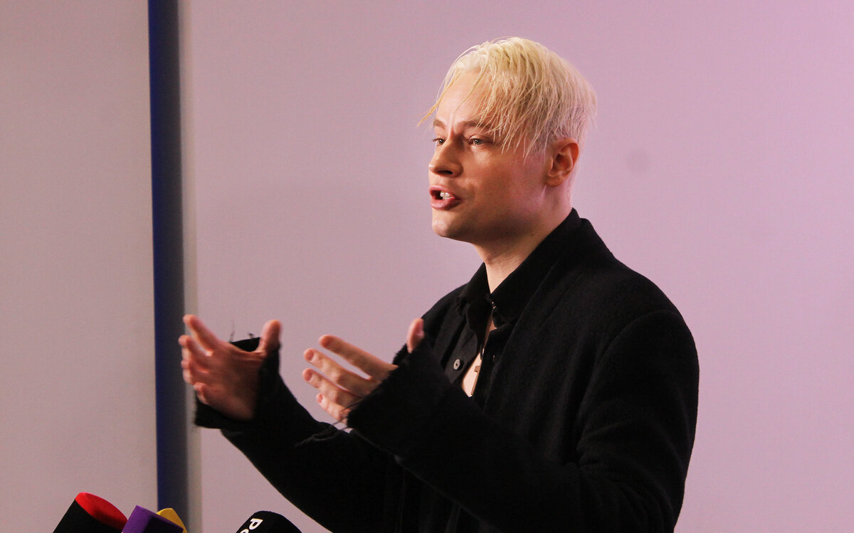 Певец любит рассказывать, как его поддерживает супруга.  Фото: Герман Парло