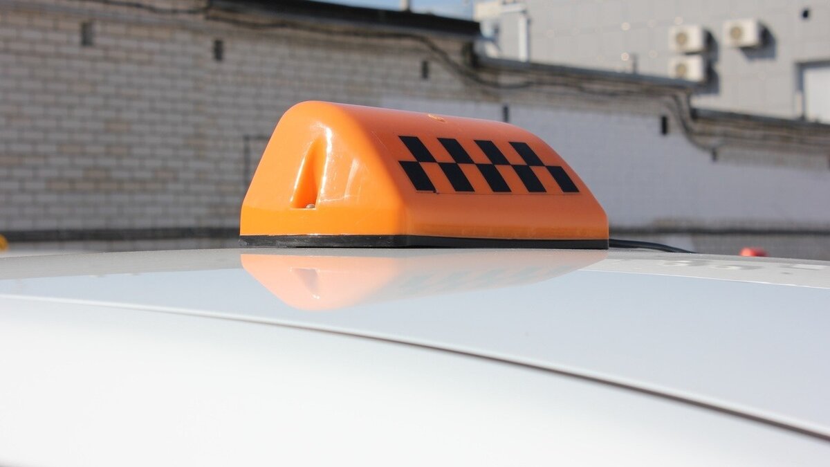     Утро 25 сентября во Владивостоке выдалось непростым. Если на отдельных участках города — пробки, то что мешает движению в районе центра города — неизвестно.