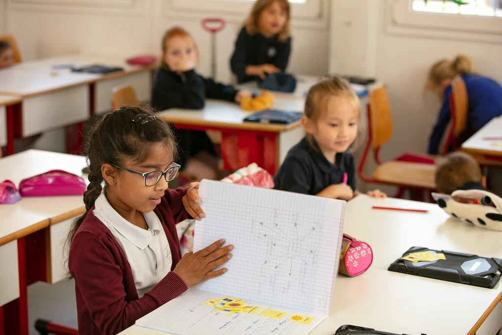 Swiss school. Школа в Швейцарии. Начальная школа в Швейцарии. Начальное образование в Швейцарии. Школа для детей в Швейцарии.