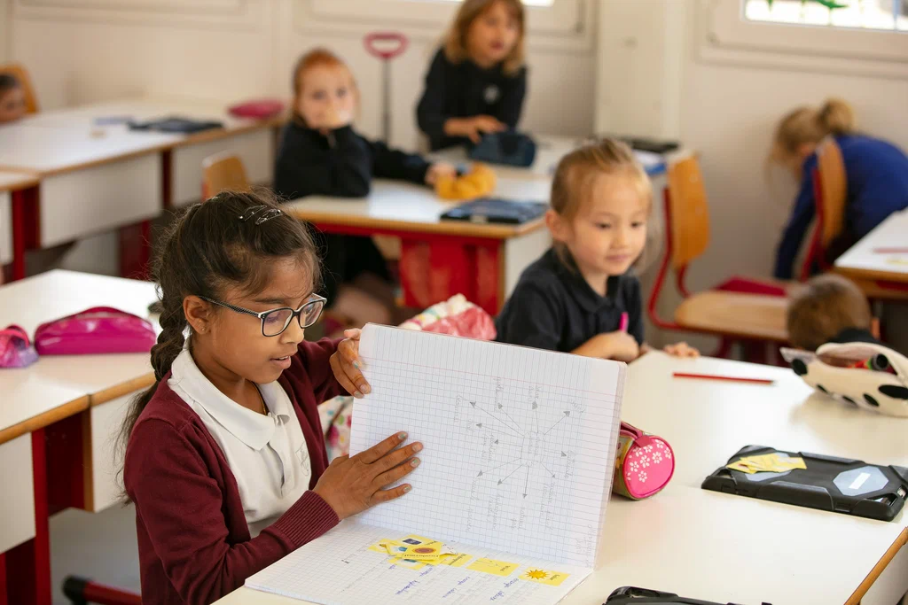 Switzerland schools. Школа в Швейцарии. Начальная школа в Швейцарии. Начальное образование в Швейцарии. Школа для детей в Швейцарии.