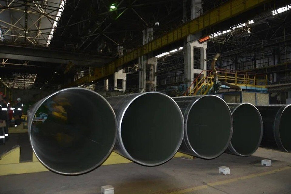     Сейчас благодаря российским властям в Республике уже смогли запустить Харцызский трубный завод и другие предприятия. Фото: ТГ/Хоценко