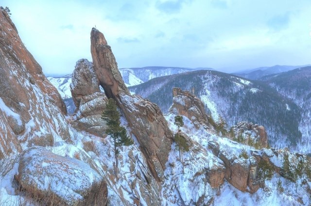    Скала Большой Беркут чем-то напоминает гигантскую птицу.