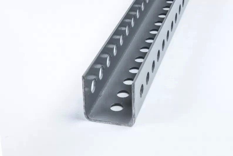 П-образный монтажный профиль. 