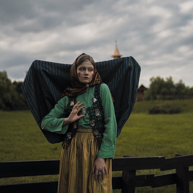 Лиза Абезова с украшениями собственного производства. Фото: Мария в снегу