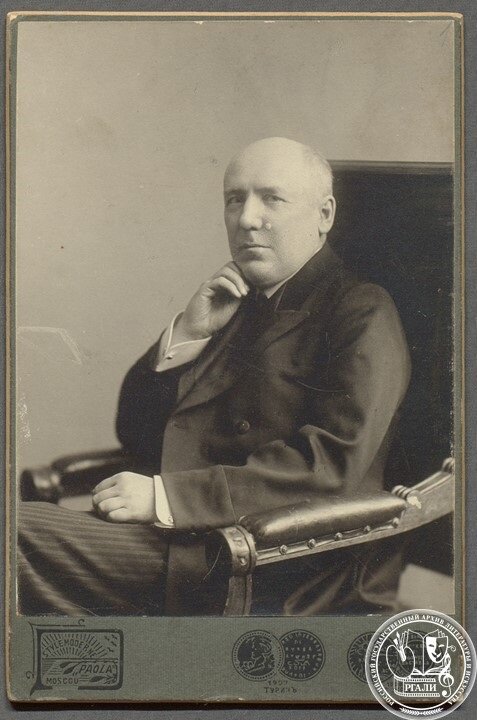 Ф.К. Сологуб. Фотография. На обороте автограф С.Н. Дурылина. [1910-е] РГАЛИ. Ф.2980. Оп. 1.