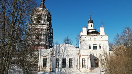 Церковь Троицы Живоначальной в Запажье. Аэросъемка с дрона