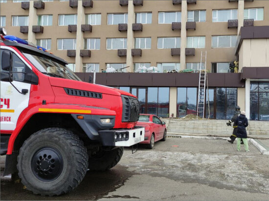     Сотрудники МЧС потушили пожар в кафе Благовещенска. ФОТО: МЧС по Амурской области
