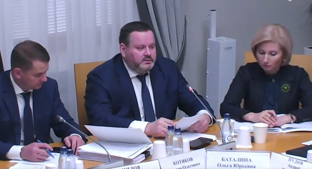 Пенсионеры госслужащие. Пенсионер с деньгами. Индексация пенсий котяков. Котяков минтруд. Министр котяков минтруд.