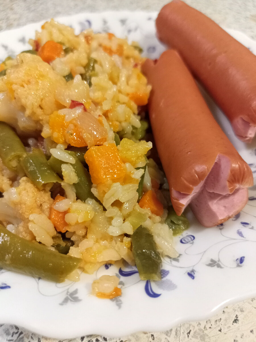 Сосиски и  технология производства были заимствованы А. Микояном в США в 30-е гг. прошлого века