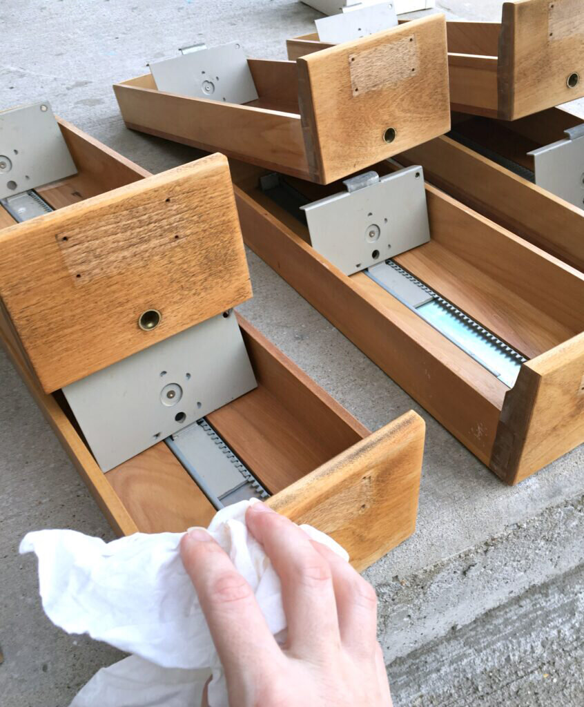 Картотечный шкаф металлический или деревянный с доставкой по РФ