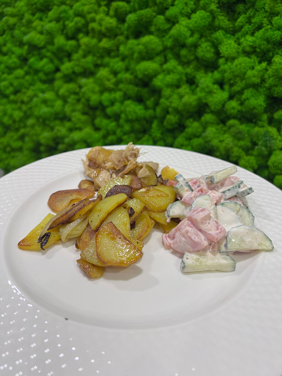 Ингридиенты которые нам понадобятся: картофель 🥔, репчатый лук, соль.