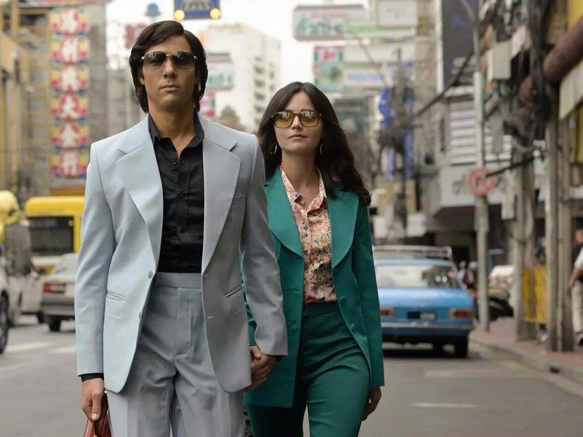 Кадр из сериала «Змей», 2021 год, режиссеры Том Шенкленд, Ханс Херботс