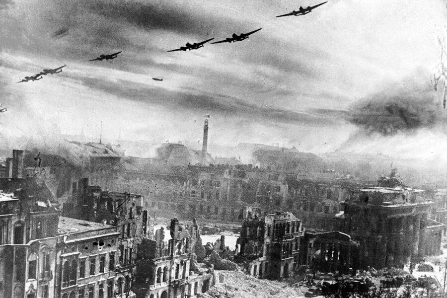 Советские бомбардировщики над Берлином. Великая Отечественная война 1941-1945 годов. Источник: РИА новости