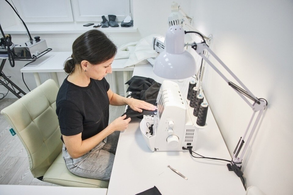     Сотрудники отшили в четыре раза больше рубашек и блузок, чем в 2021 году. Николай ОБЕРЕМЧЕНКО