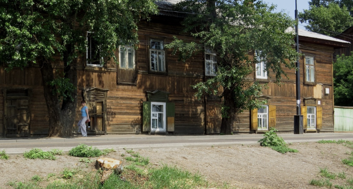 
«Иркутский блог» продолжает освещать тему главной угрозы для архитектурного наследия Иркутска — массового сокращения реестра выявленных памятников, среди которых подавляющее большинство — средовая...-12