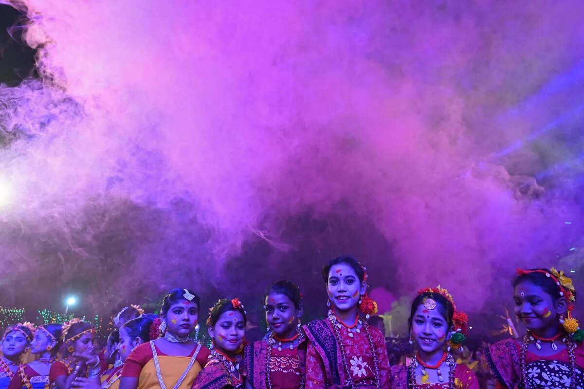 Праздник Холи в Индии в 2023. Фестиваль красок Холи в Индии. Праздник красок Холи в Индии. Фестиваль Холи в Индии 2023. Праздник холли 2024