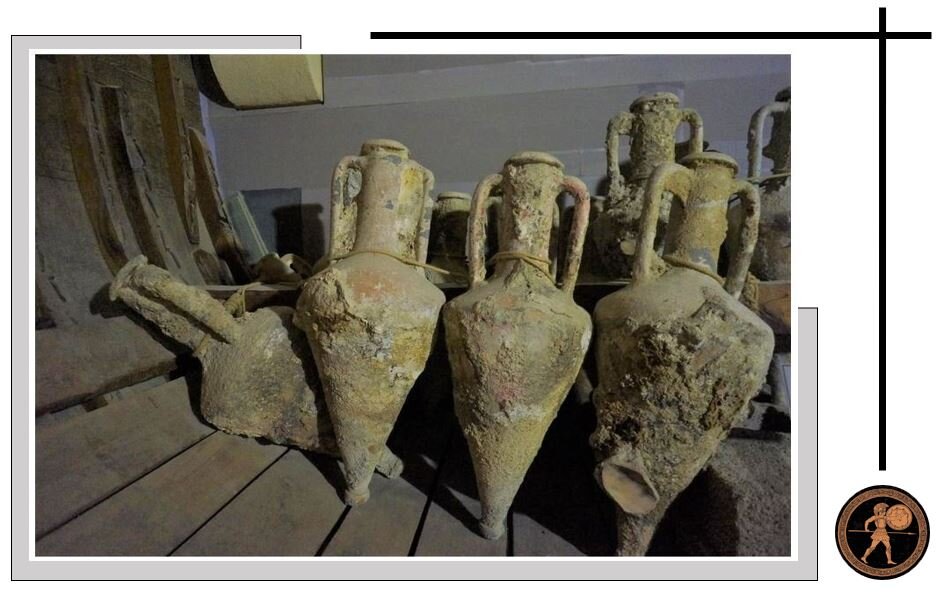 Вот приблизительно так перевозили амфоры с товаром. Музей в Кирении.