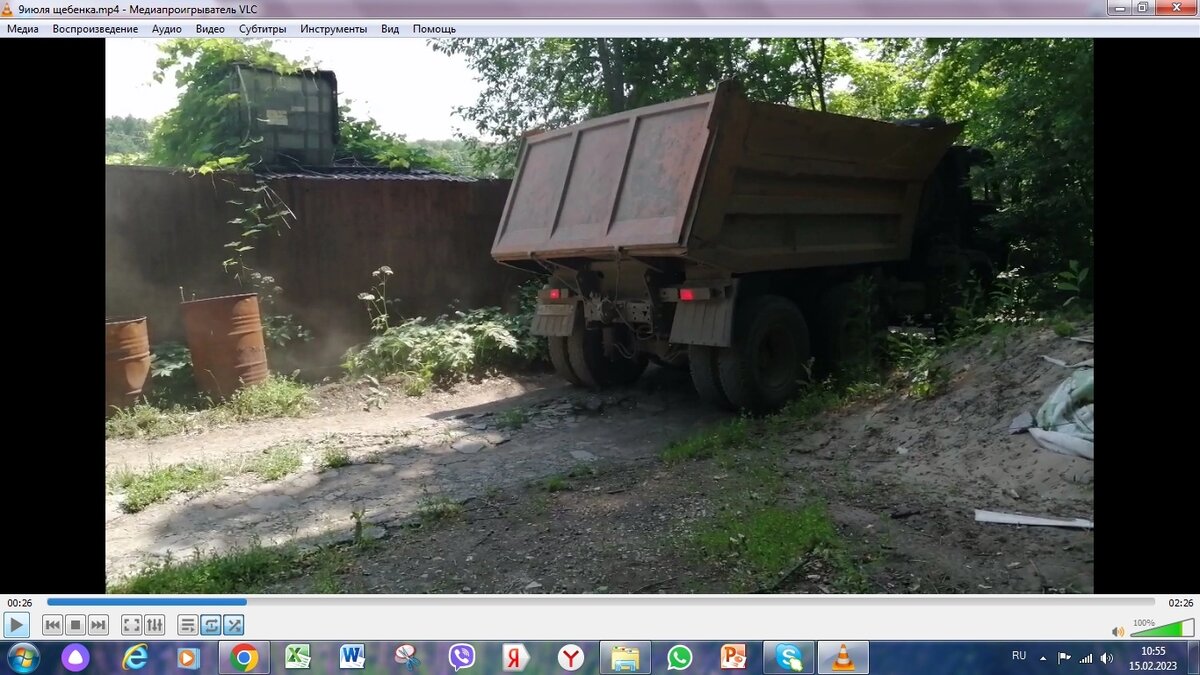 Приехал камаз с щебенкой 