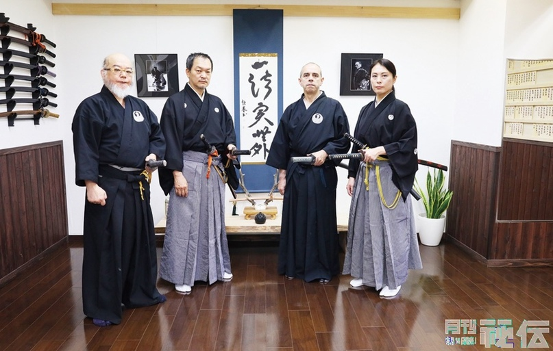 Слева направо: Китами Тосихару, президент Хогёкукай Такэда Хогёку, Григорис Милиаресис, Ясумура Оугёку