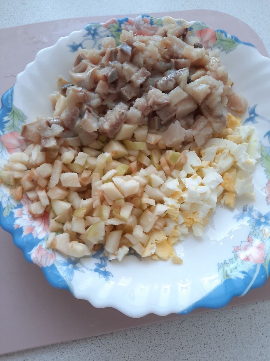 Нарезаем мелкими кубиками