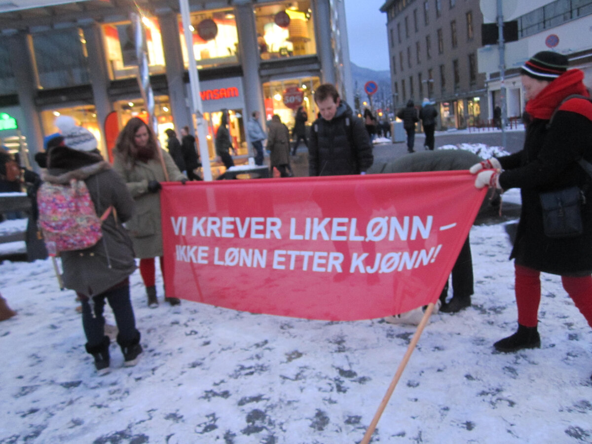 "Одинаковая зарплата вне зависимости от пола"