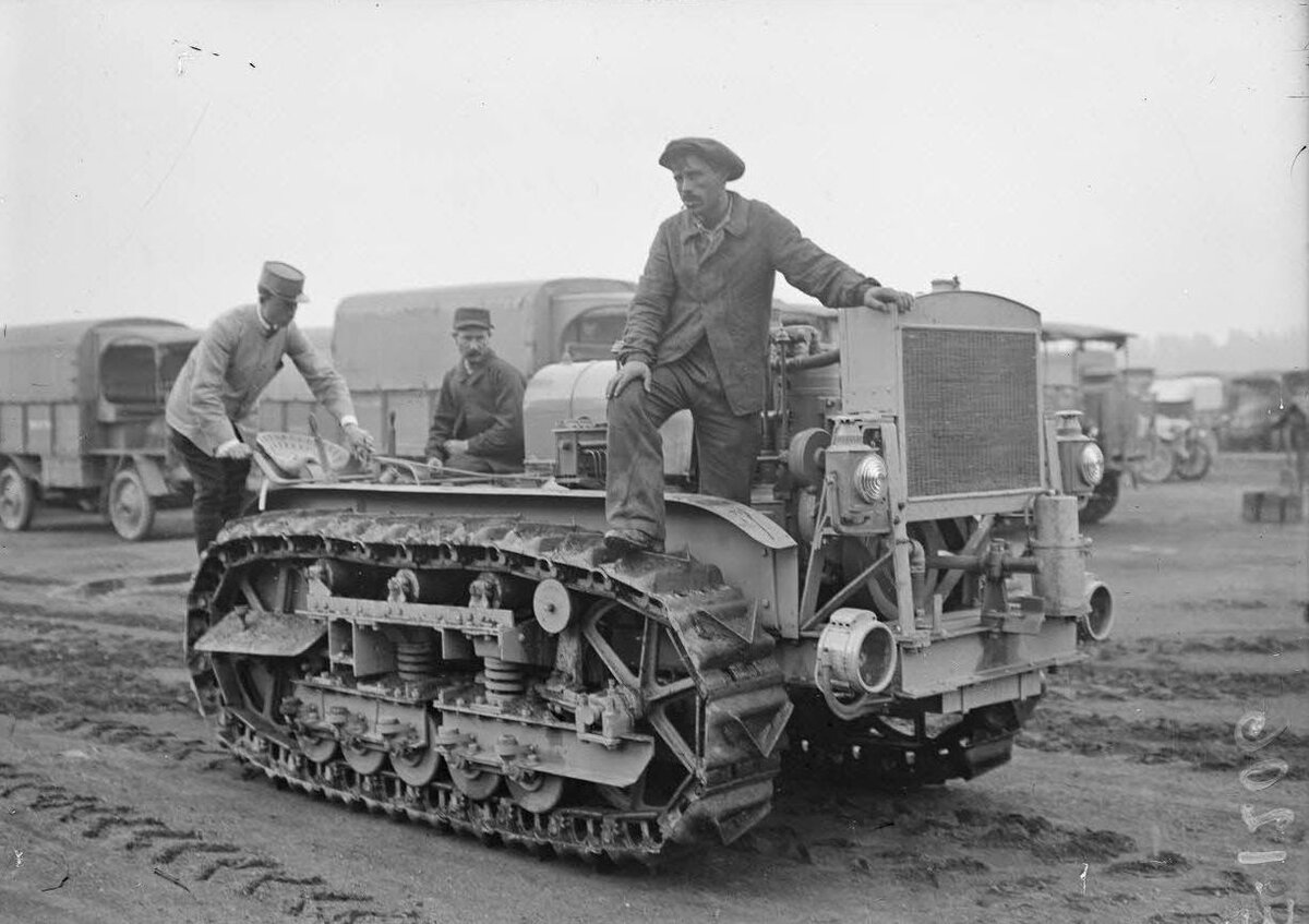 Приобретенный Брилие трактор Holt 45 (Model T-10) "Muley"