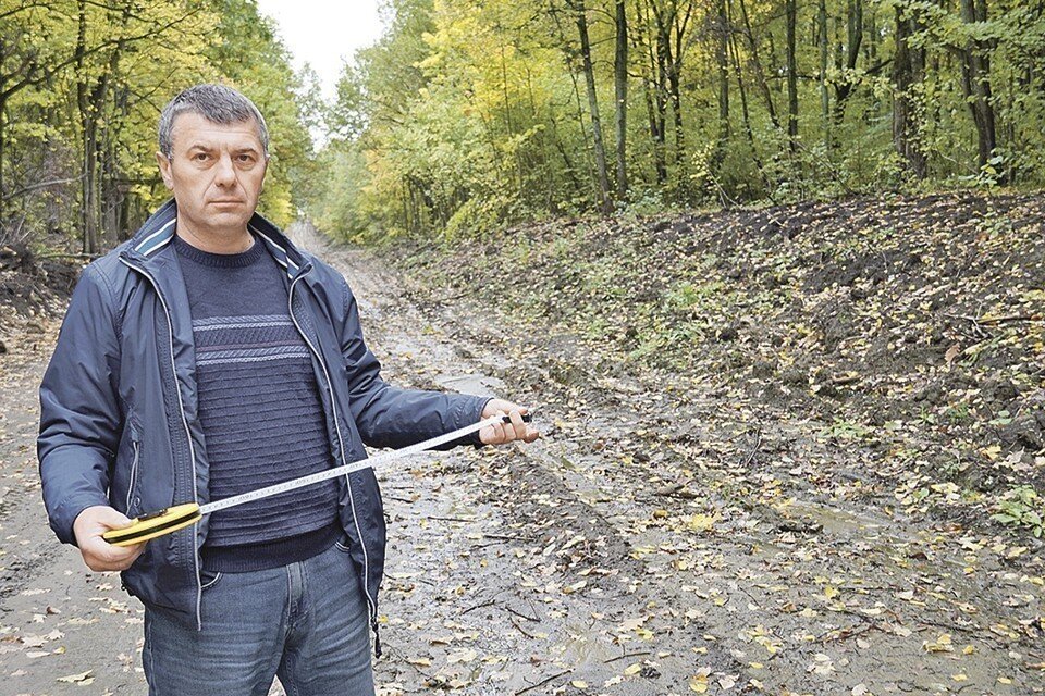     Игорь Рогожин решил помочь местным жителям и по их просьбе восстановил заброшенную и заросшую сорняком дорогу Алексей ОВЧИННИКОВ