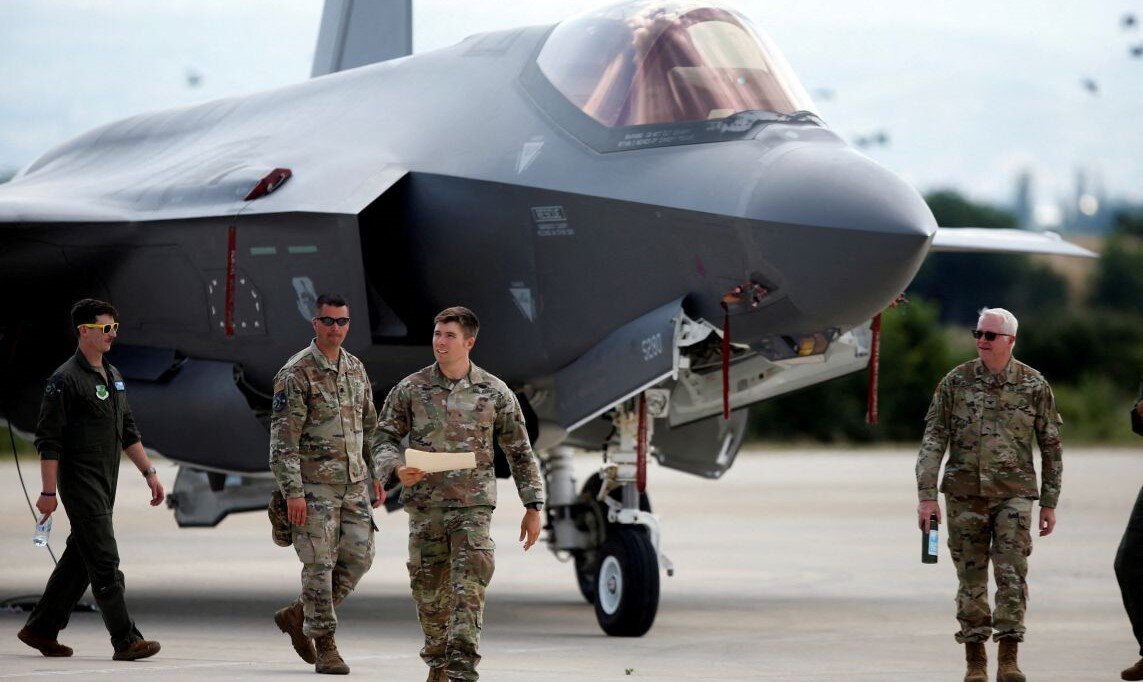 Заглавное фото: REUTERS/Ognen Teofilovski