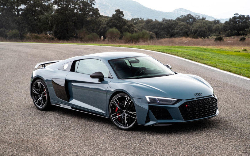 Купе Audi R8 V10 Performance вернулось на российский рынок. При этом его цена увеличилась с 11,2 млн до 24,9 млн руб. 
