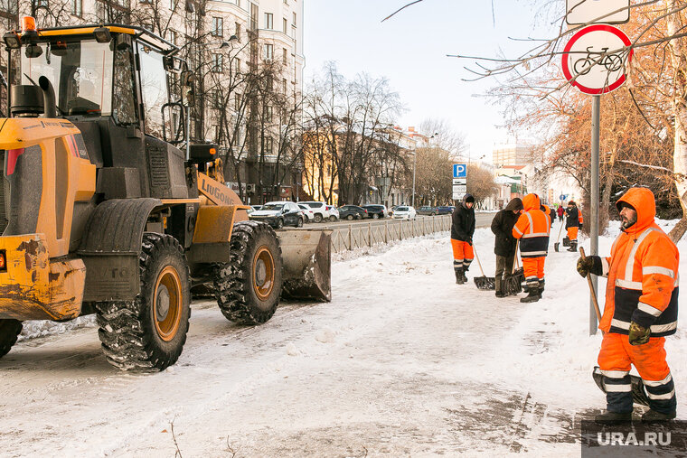    Мэрия не справляется с уборкой снега из-за обильных снегопадов