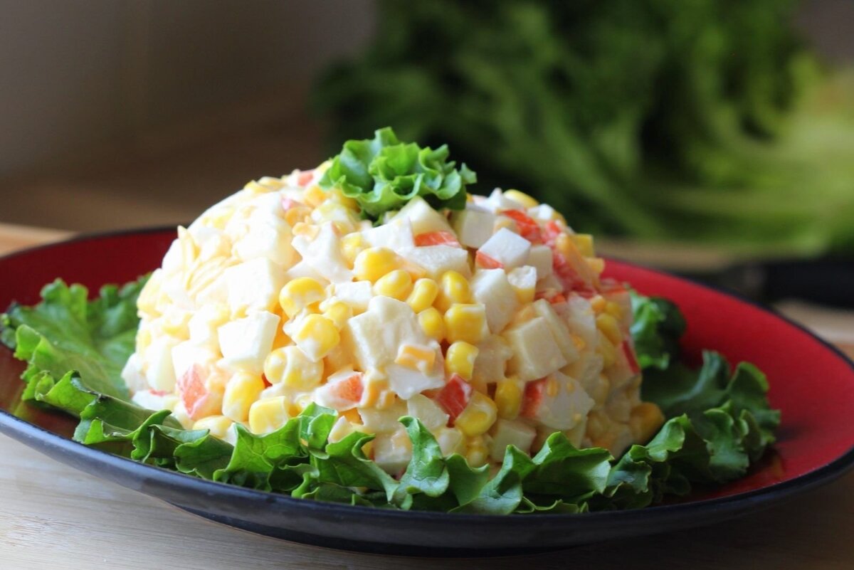      Рецепт классического салата с крабовыми палочками