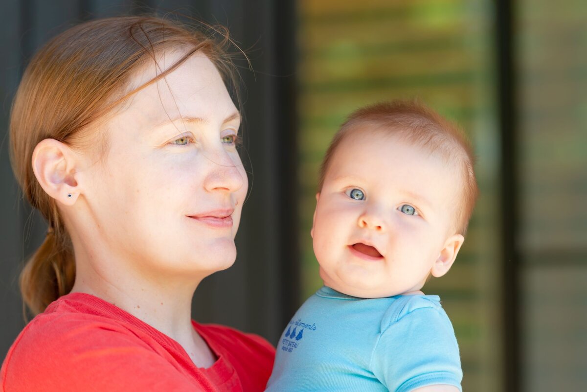 Кузьма - справа, кузькина мать - слева