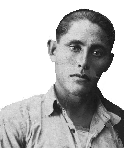 на фото 30-х гг. Курмангазиев Джумаян (фото из семйного архива)