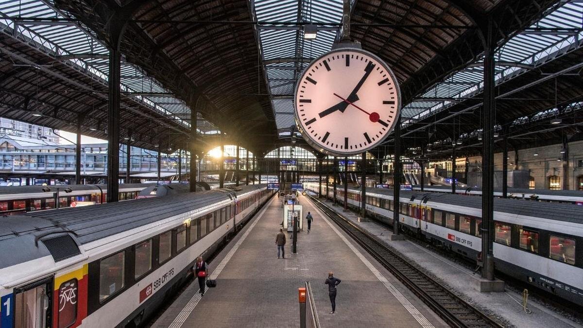    Швейцарский вокзал с часами:sbb.ch