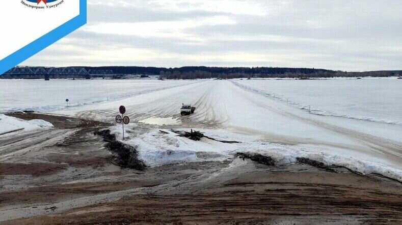     В Удмуртии на ледовой переправе с сообщением поселок Борок — Сарапул через реку Кама уменьшили грузоподъемность.