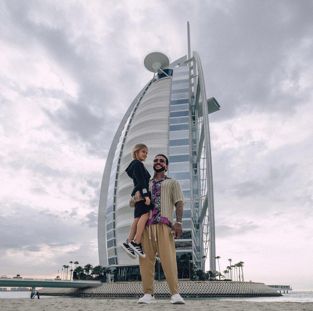    Тимати с дочерью Алисой в Дубае Фото: Инстаграм (запрещен в РФ) @timatiofficial