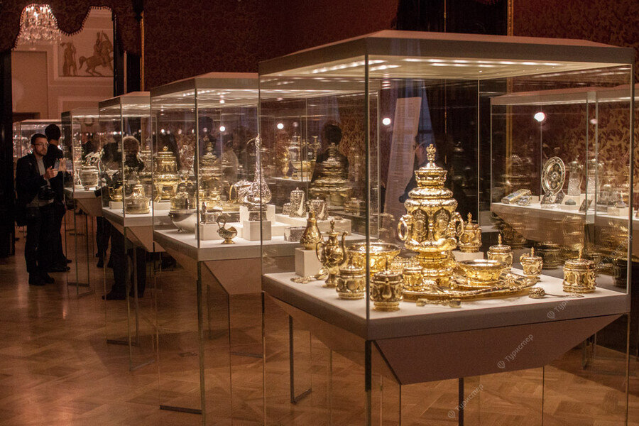 коллекция музея фаберже в санкт-петербурге. эмаль гильоше фаберже. ювелирные музеи в санкт петербурге. шуваловский дворец в санкт-петербурге музей фаберже. музей карла фаберже.