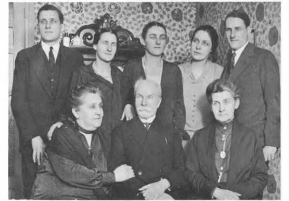 Семья Зерновых, Париж, 1927 год