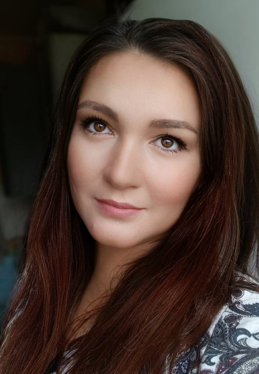 Здесь, плюс к вышеперечисленному, оформлены брови, накрашены ресницы и губы. 