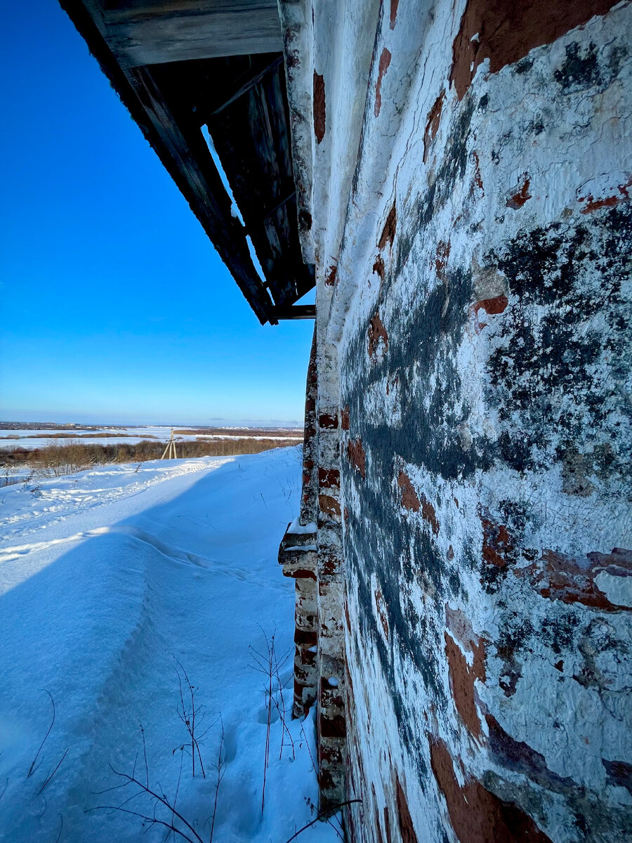 Вид на трислияние рек Сухоны, Юга и образующейся  ими Малой Северной Двины 