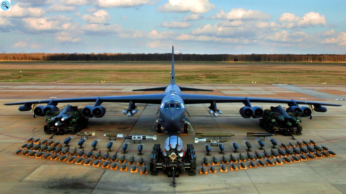 52 a b 2. Авиабаза Барксдейл Луизиана. B-52h Stratofortress. Самолёт b-52h. Боинг б-52 Стратофортресс.