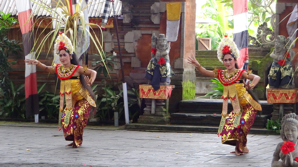 https://www.galihbalitours.com/wp-content/uploads/2017/08/Barong-Dance-Galih-Bali-Tour.jpg