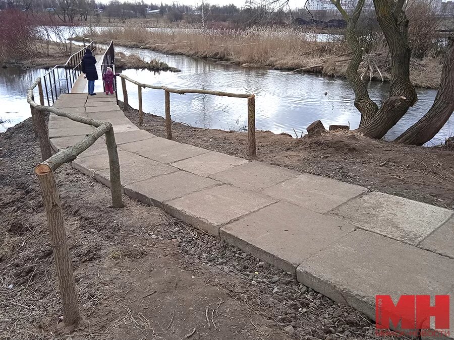 Недавно частью экологической тропы «Малявки» вдоль Чижовского водохранилища стали мосты, соединяющие Чижовку с Серебрянкой. Корреспондент агентства «Минск-Новости» оценила сооружения.-2