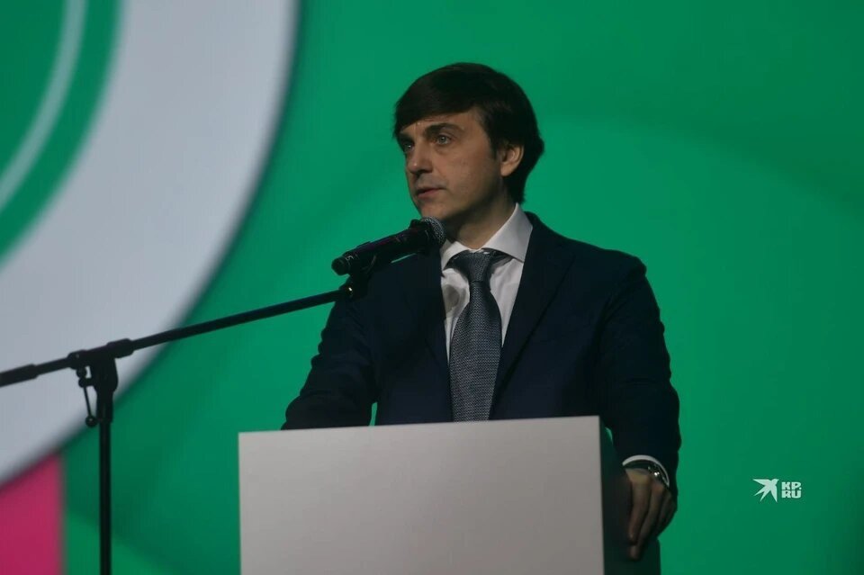 Министр просвещения России Сергей Кравцов 22 марта прилетел в Екатеринбург на фестиваль «Билет в будущее» 
Фото: Алексей БУЛАТОВ

